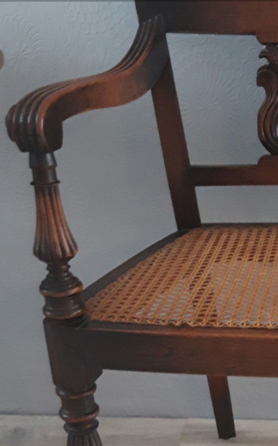 Image 1 of Fantastica poltrona Hollywood Regency "Bauer International" in mogano con seduta in cinghie.