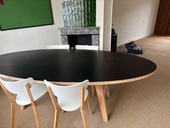 Image 1 of Mesa ovalada de la marca holandesa Arp