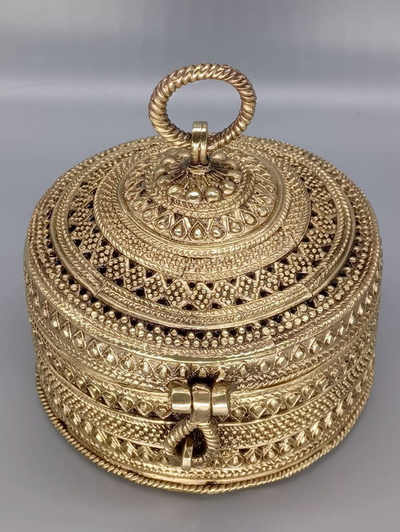 Image 1 of Exquisite Betel-Schmuckschatulle aus vergoldeter Bronze