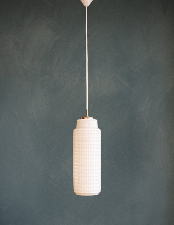 Image 1 of Lampada a sospensione cilindrica in vetro opalino di Peill & Putzler