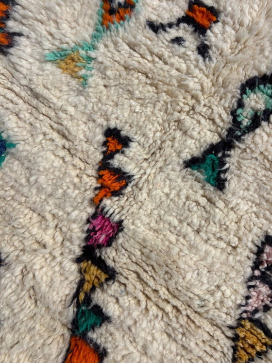 Image 1 of Klein nieuw Marokkaans Berberkleed (Azilal-stijl) van wol.