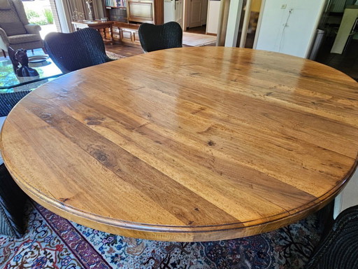 Schicker ovaler Holztisch + 6 Rattan-Esszimmerstühle