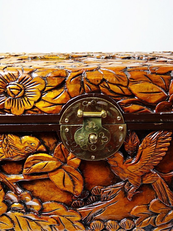 Image 1 of Vintage Aziatische handgesneden houten doos uit de jaren 70-80.