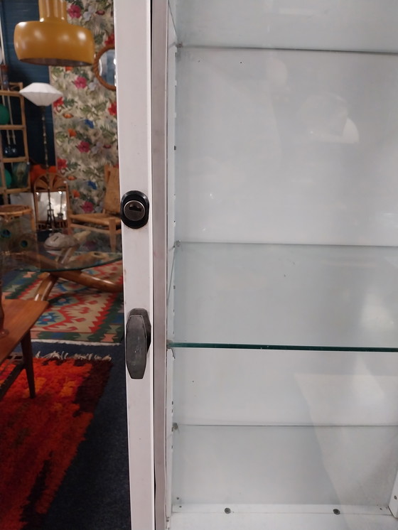 Image 1 of 1 mobiletto da farmacia in metallo bianco, anni '50, prodotto in Polonia