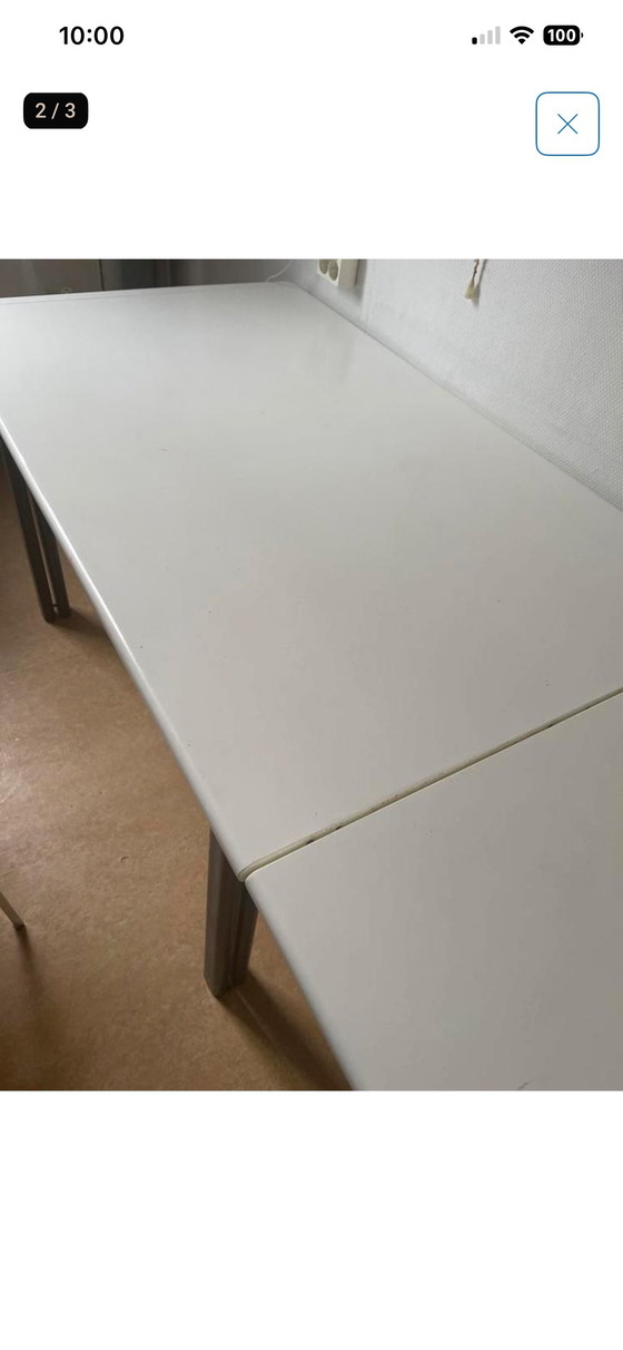 Image 1 of Sturdy off-white dining table with extendable leaves