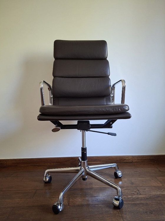 Image 1 of Poltrona Vitra Soft Pad EA 219 in pelle marrone castagna