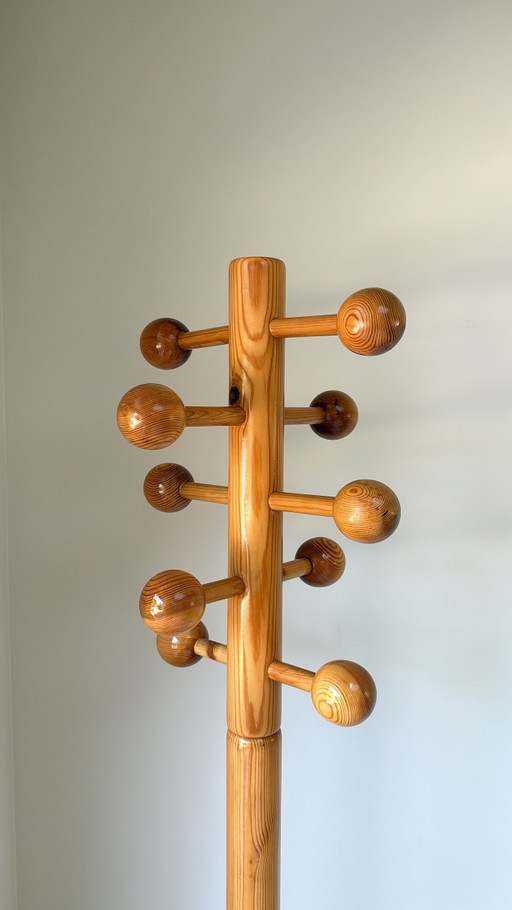Vintage pine coat rack with spheres