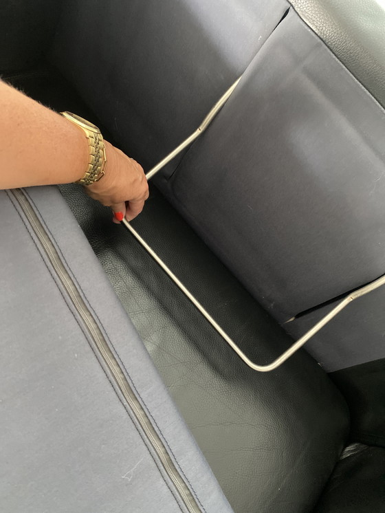 Image 1 of Sofá fresco y atemporal de Nimbus 184 cm negro con 2 cojines de brazos y patas ajustables en cromo cepillado en cuero especial