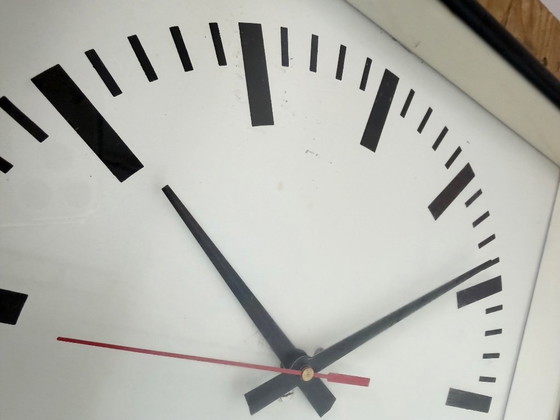 Image 1 of Horloge murale carrée industrielle noire de Pragotron, années 1970