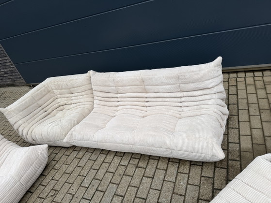 Image 1 of Ligne Roset Togo 3zit met poef (ottoman) in Beige Ribcord (Velours côtelé) 10/10 staat!!