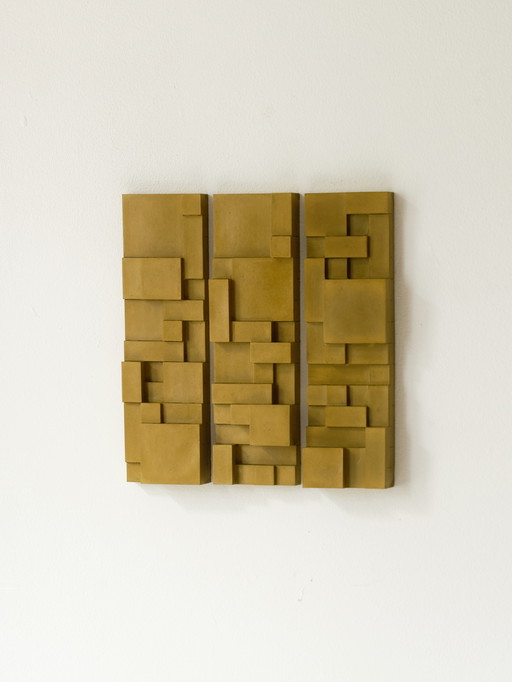 3 brutalistische Wandobjekte