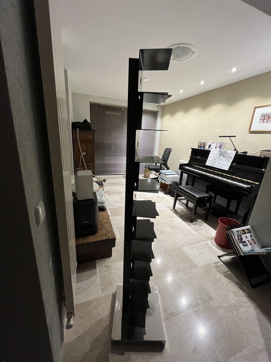 Image 1 of Atril para amantes del diseño. Atril vertical muy bonito y robusto, en color negro. Diseño.