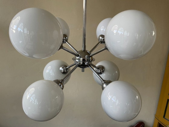 Image 1 of Lampada a sospensione Lampada da soffitto 8 lampadine opaline anni '70 francese