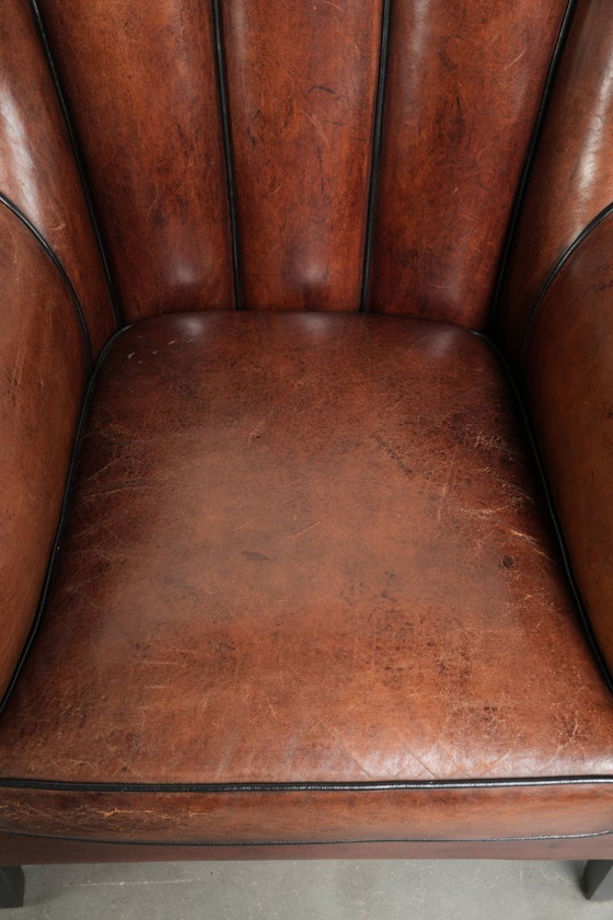 2 fauteuils en peau de mouton au design unique, avec passepoil noir et couleurs profondes. – Leather (photo 6 of 20)