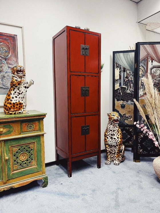 Image 1 of Mobiletto cinese rosso a tre ante