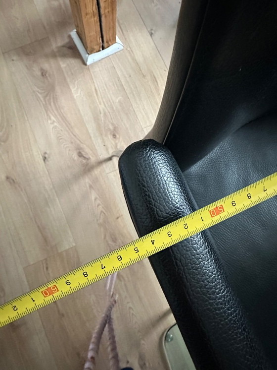 Image 1 of Dining room set - 1 designer glass table by Ronald Schmitt (90x90) and four Jori leather chairs