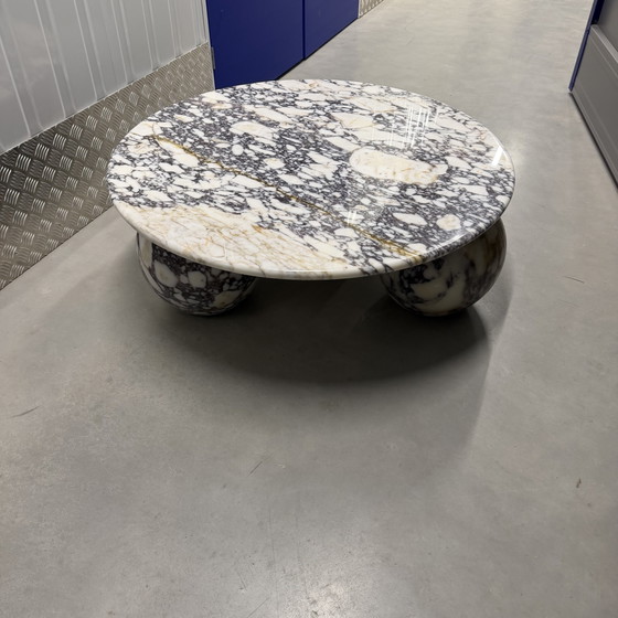 Image 1 of Table basse ronde en marbre Viola Calacatta