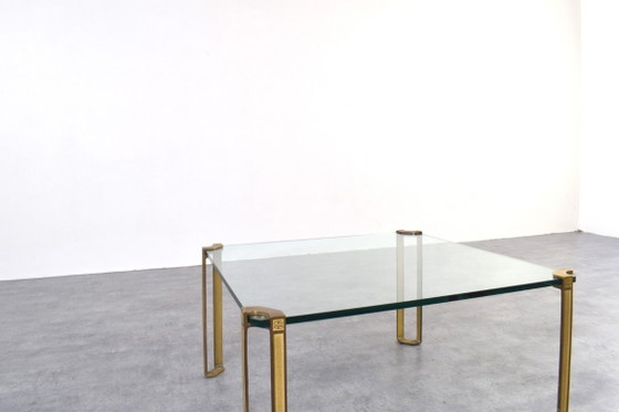 Image 1 of Couchtisch aus Messing und Glas im Hollywood-Regency-Stil von Peter Ghyczy, 1970er Jahre