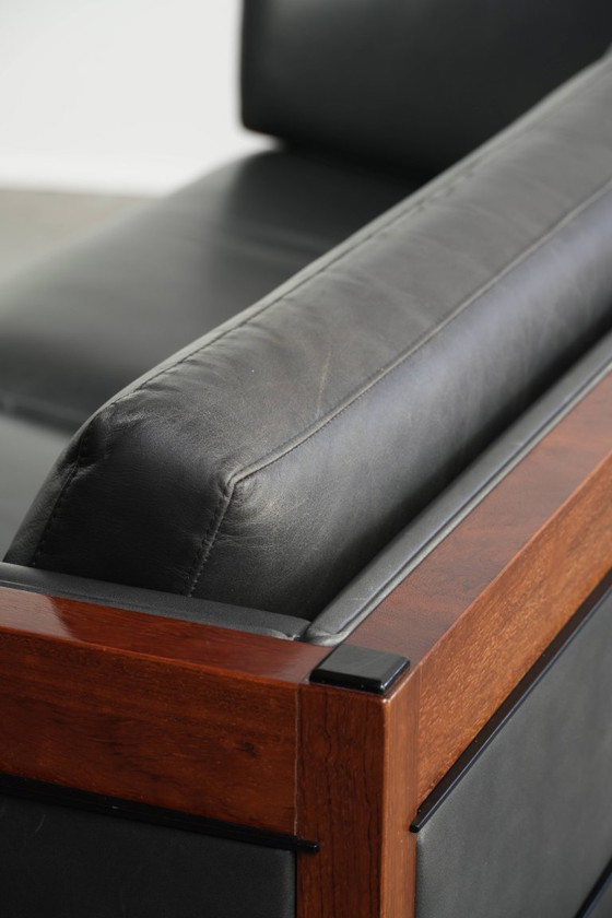 Image 1 of 2 divani a 3 posti Schuitema di alta qualità in pelle bovina nera e legno, design Art Deco.