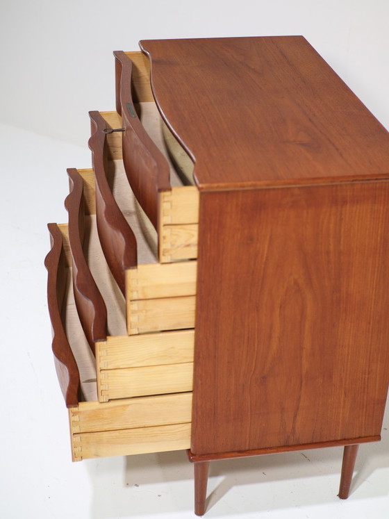 Image 1 of Commode en teck courbé, style vintage danois des années 1960