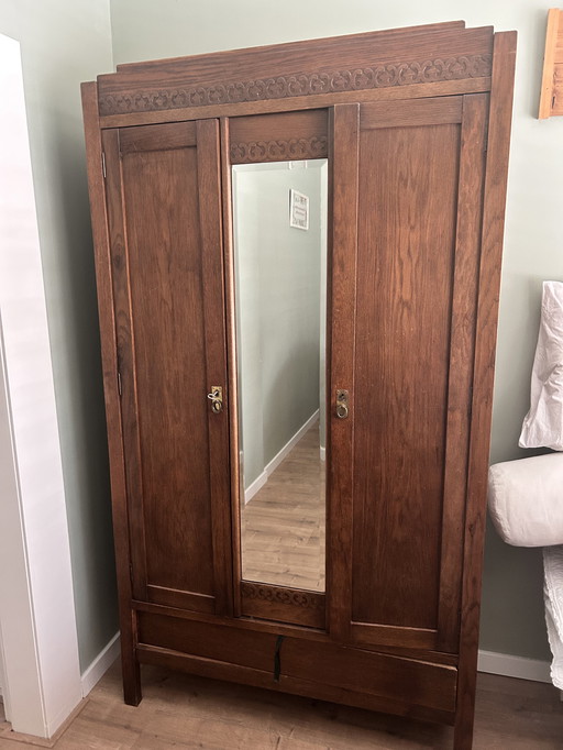 Ancienne armoire vintage avec miroir