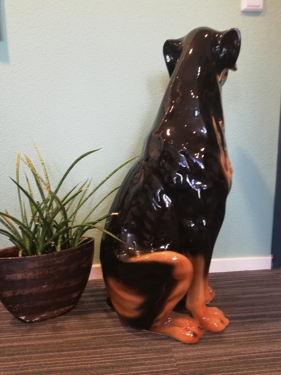 Image 1 of Gran estatua de un perro de la época del Hollywood Regency