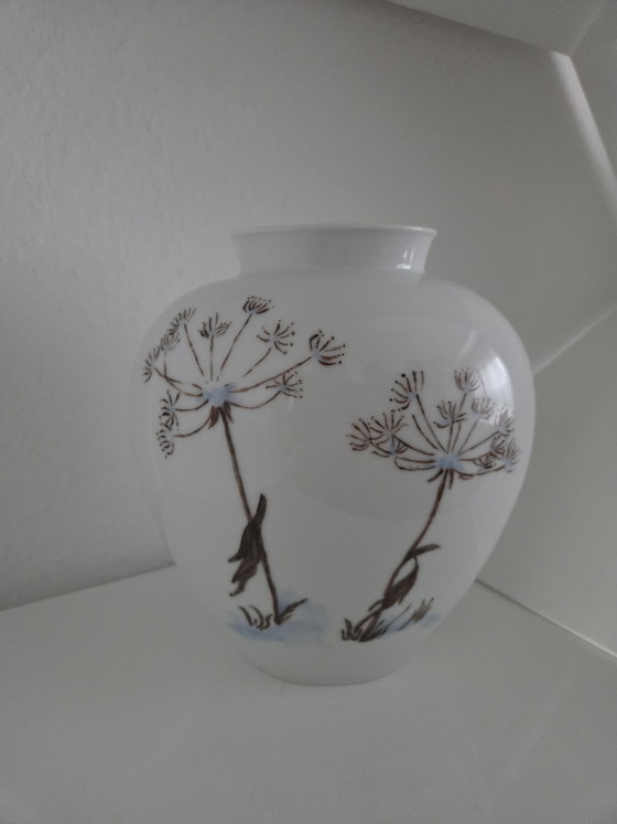 Hand-Painted Heinrich & Co. Porcelain Vase with Stoat Motif (20 cm) (photo 2 of 6)