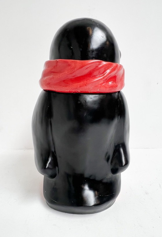 Image 1 of Prototipo di cestino per rifiuti a forma di pinguino