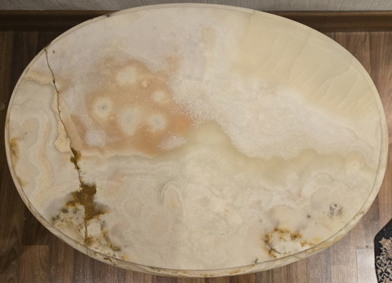 Image 1 of Salonsuite in verguld hout in Lodewijk XVI-stijl: bank, 4 fauteuils en 3 onyxtafels