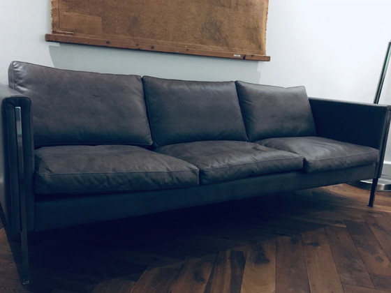 Image 1 of 1 sofá Artifort modelo 422/3 de Pierre Paulin Die Artifort, años 60 de cuero y acero