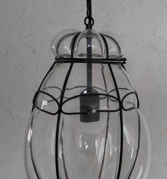 Image 1 of Lampada a sospensione veneziana, soffiata in gabbia di ferro, Murano,