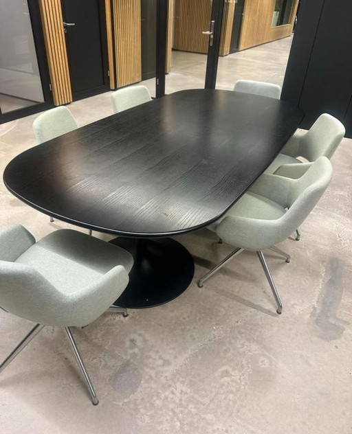 Artifort Clarion XL met massief tafelblad