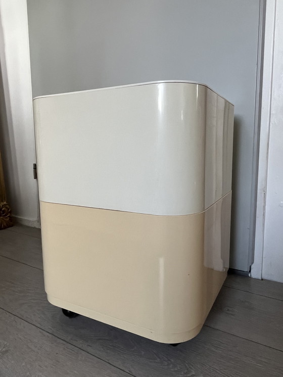 Image 1 of Anna Castelli Kartell Seveerwagen