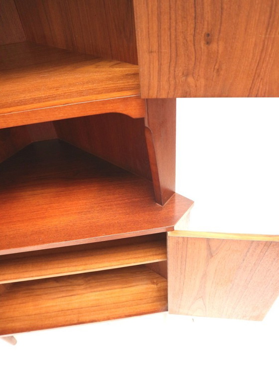 Image 1 of Vintage Deens design hoekkast / dressoirkast gemaakt in de jaren ’60