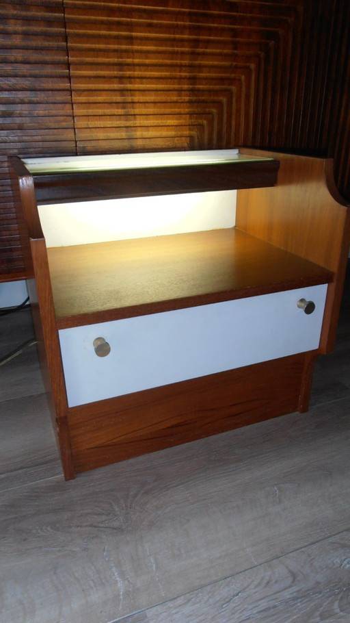Vintage '50/'60 Beistellschrank/Nachttisch mit Glas und Licht