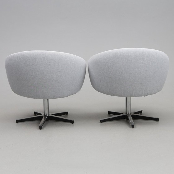 Image 1 of YNGVE EKSTRÖM. Pareja de sillones giratorios "Rondino",