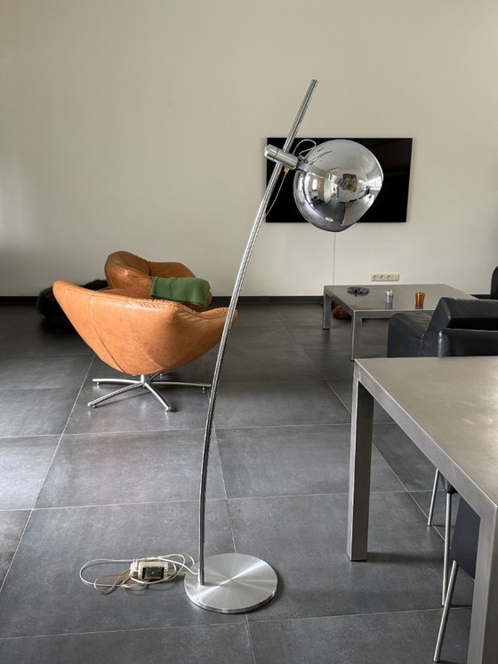 Hala Zeist - 696 - Design Space Age - Vintage - Lampada da terra con paralume cromato, base in alluminio (photo 7 of 11)