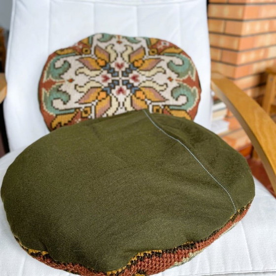 Paar antiker portugiesischer Arraiolos runder gewebter Kissenbezüge aus den 1930er Jahren – Textile (photo 10 of 10)