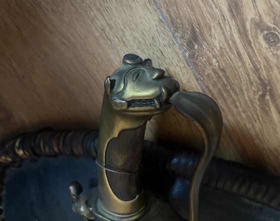 Image 1 of Scudo antico con due spade di Madura (Indonesia)