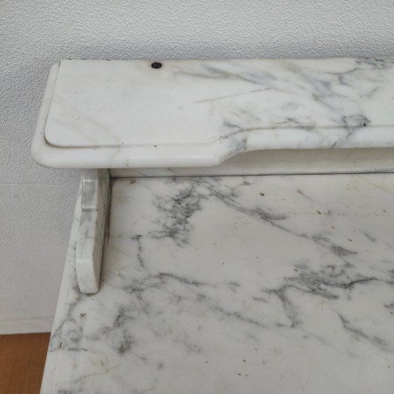 Image 1 of Commode ancienne de salle de bain avec plateau en marbre