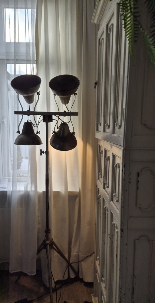 Lampada industriale da terra