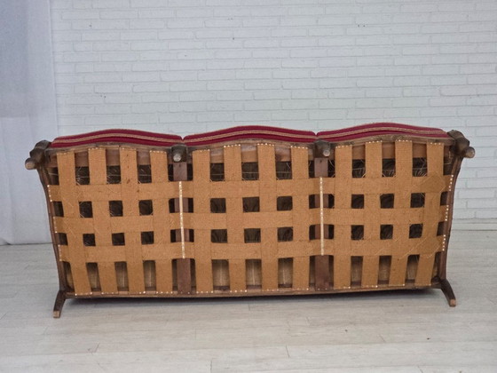 Image 1 of Canapé 3 places danois des années 1930, velours rouge, tissu d'ameublement en maille.