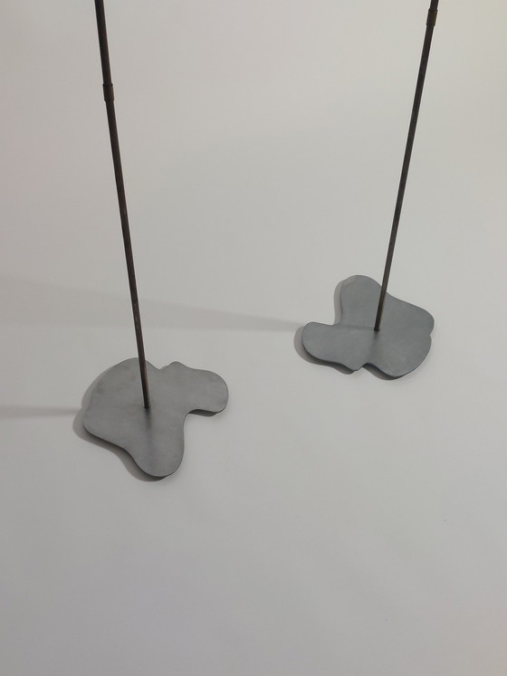 Image 1 of Een paar postmoderne metalen vintage vloerlampen van de kunstenaar