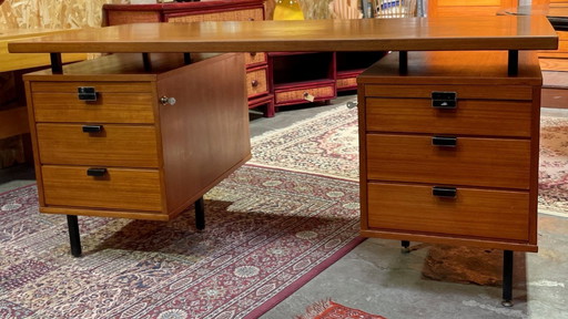 Escritorio antiguo de Jacques Hitier, década de 1960.