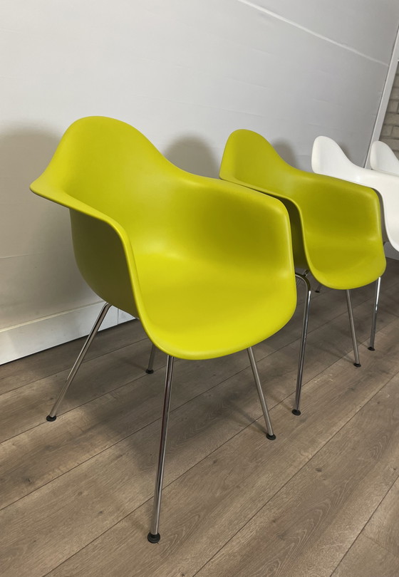 Image 1 of Vitra Eames DAX Esszimmerstuhl