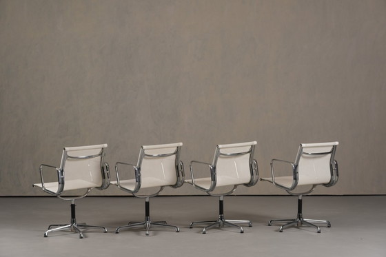 Image 1 of Silla Vitra EA 108 de Charles y Ray Eames, Alemania, década de 1990.