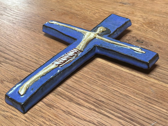 Image 1 of Cruz de pared de cerámica esmaltada en azul cobalto