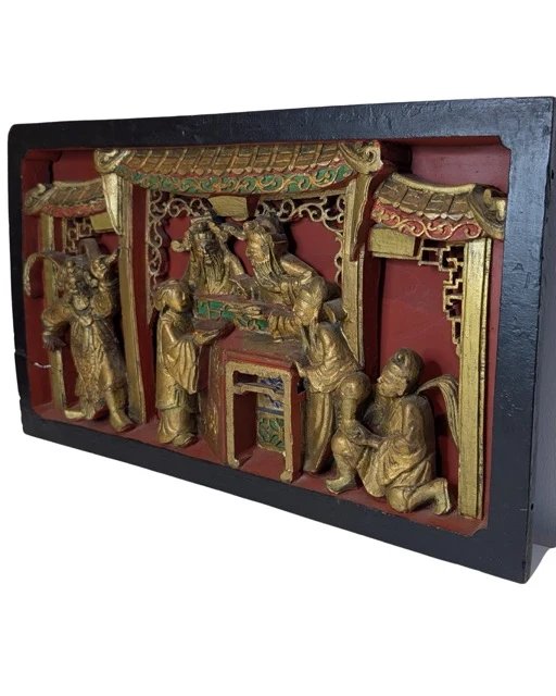 Chinesisches Vergoldetes Holzschnitzpaneel mit Figuren Wanddekoration – Bildhauerei, Wood (photo 2 of 7)