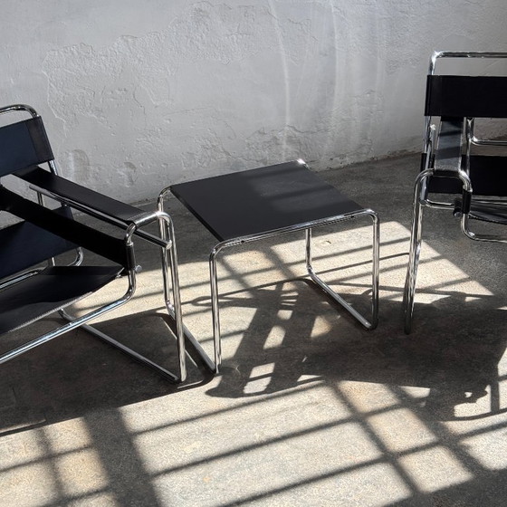 Image 1 of Set van 2 Marcel Breuer "Wassily" stoelen met bijpassende salontafel voor Knoll, 1990