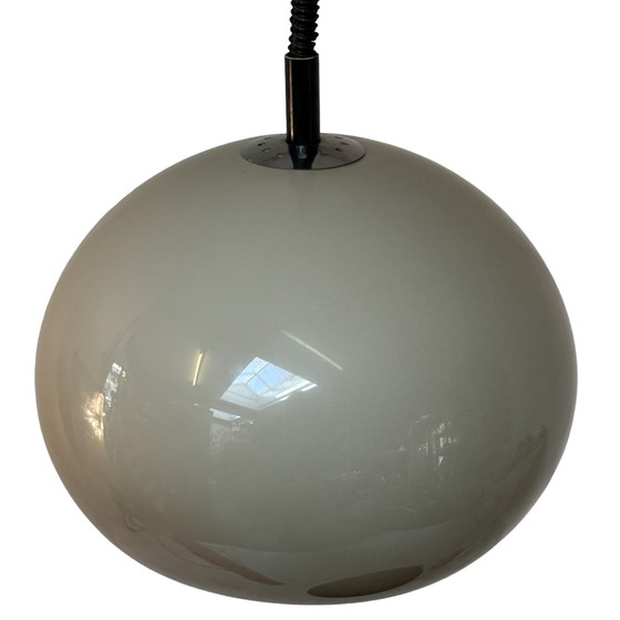 Image 1 of Vintage - Bruin/rookkleurig acryl - Hangende hanger inclusief oprolkoord - Nederlands design, space age - Groot